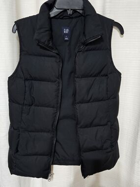 GAP Black Quilted Puffer Vest